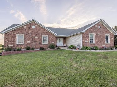 16759 Route E , Perry, MO 63462