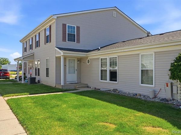 28376 Raleigh Crescent Drive , Chesterfield Twp, MI 48051