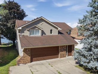 5226 NAVAJO Street Council Bluffs, IA 51501
