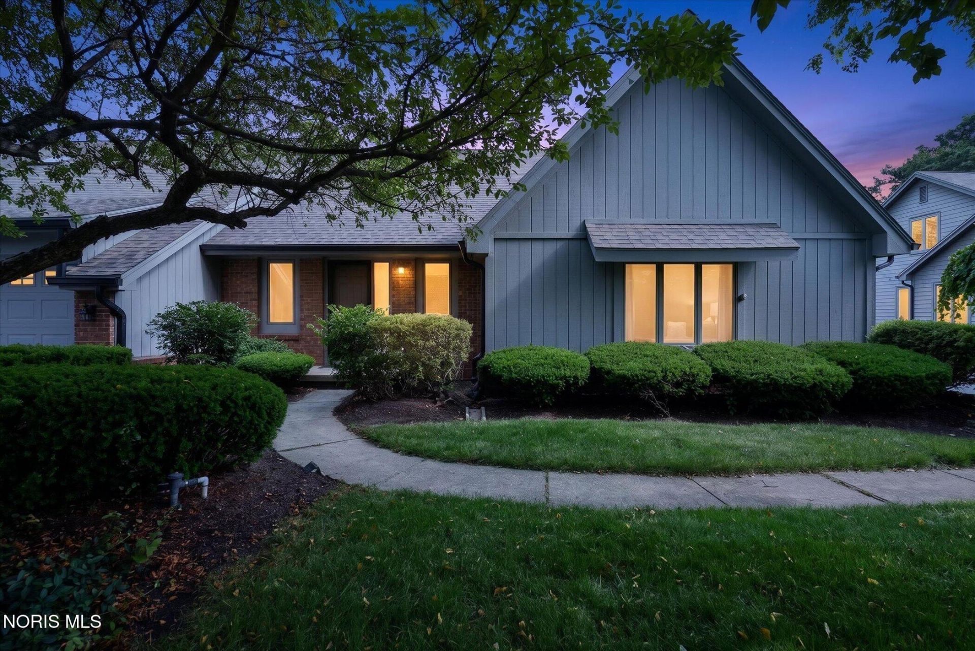 6820 Carrietowne Lane , Toledo, OH 43617 Main Photo