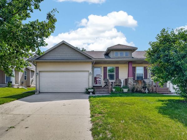 5833 NW 50th Street , Johnston, IA 50131