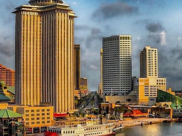 2 CANAL Street , Unit 2004, New Orleans, LA 70130
