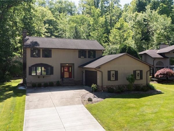 8365 Crinkleroot Clearing , Brecksville, OH 44141