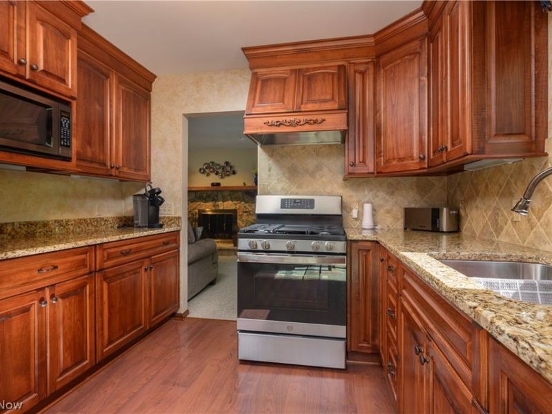 8365 Crinkleroot Clearing , Brecksville, OH 44141 Photo 14