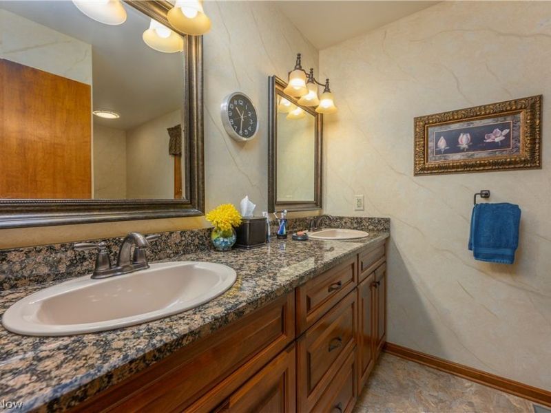 8365 Crinkleroot Clearing , Brecksville, OH 44141 Photo 28
