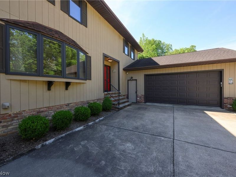 8365 Crinkleroot Clearing , Brecksville, OH 44141 Photo 3