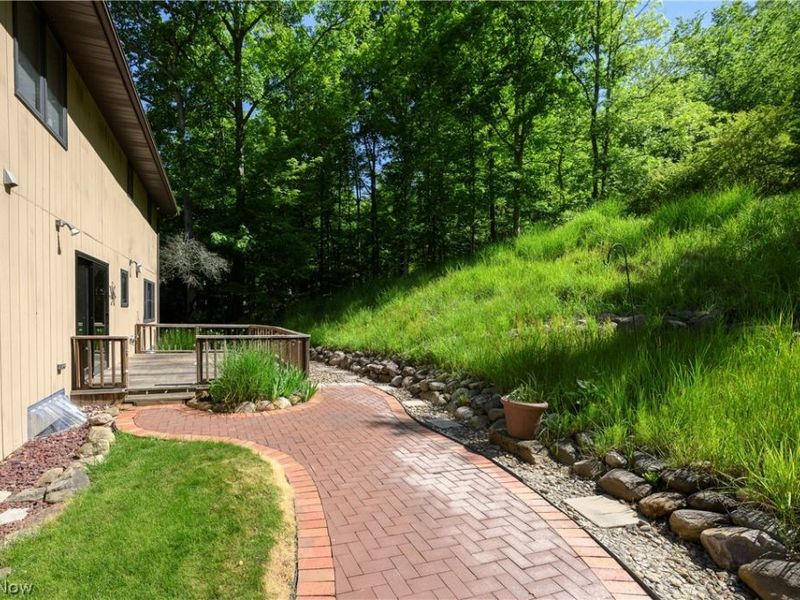 8365 Crinkleroot Clearing , Brecksville, OH 44141 Photo 6