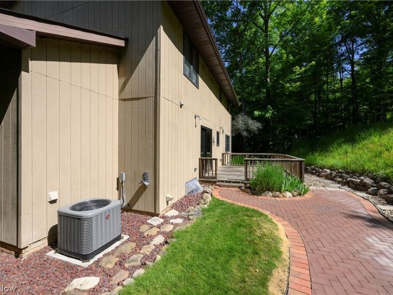 8365 Crinkleroot Clearing , Brecksville, OH 44141 Photo 7