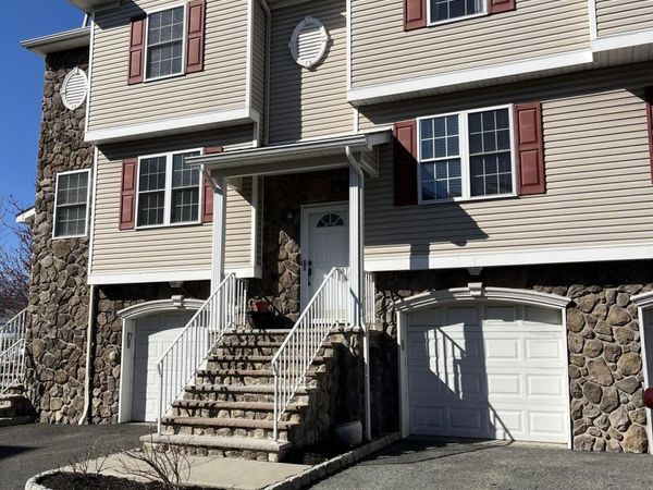 264 Midland Avenue, Unit 32, Saddle Brook, NJ 07663