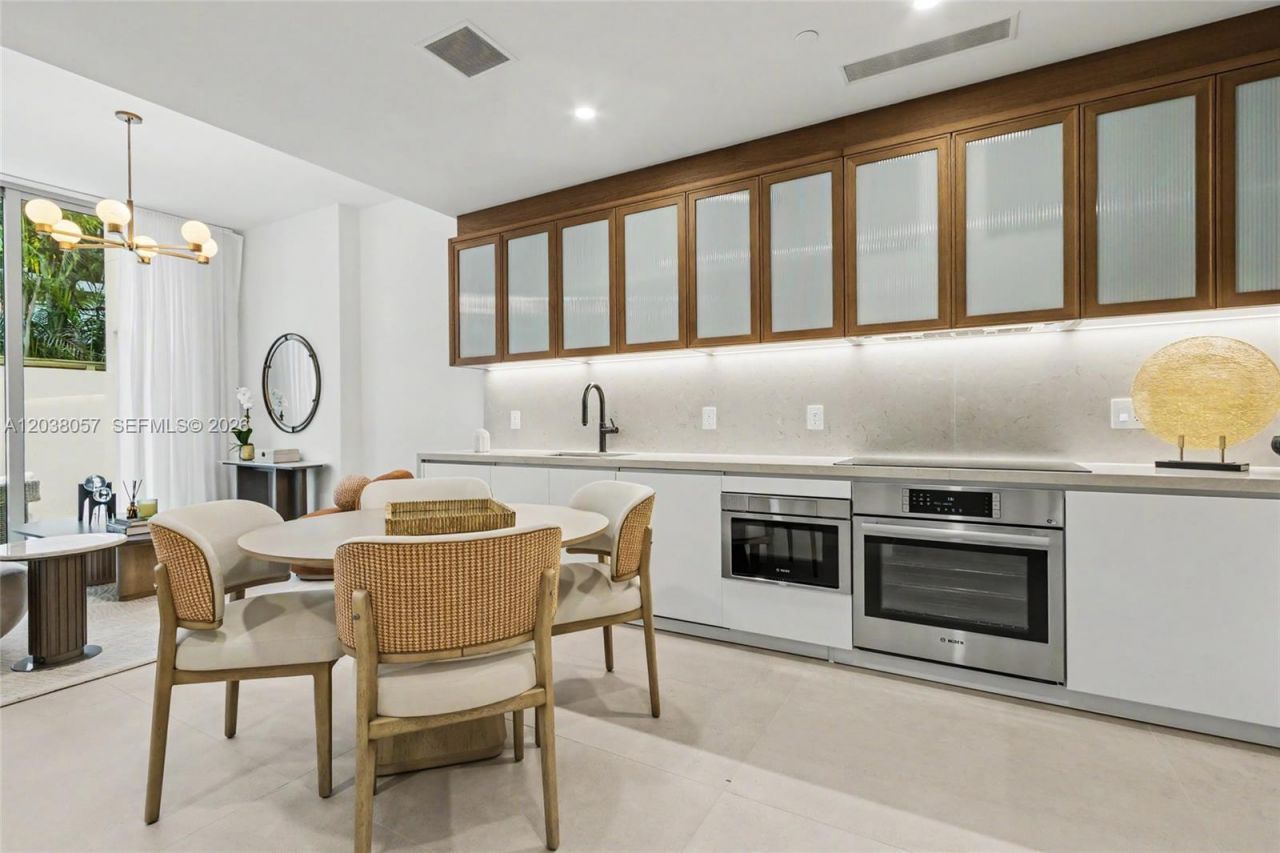 2200 Brickell Ave, Unit 117, Miami, FL 33129 Photo