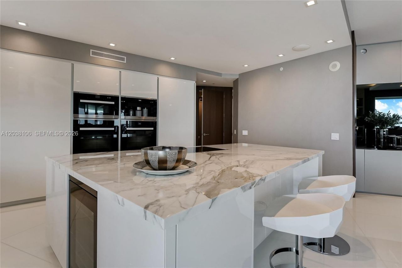 18555 Collins Ave, Unit 3301, Sunny Isles Beach, FL 33160 Photo