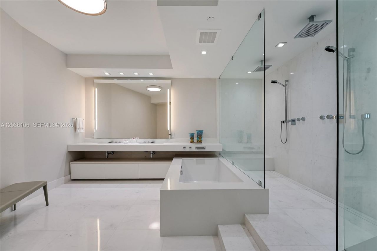 18555 Collins Ave, Unit 3301, Sunny Isles Beach, FL 33160 Photo
