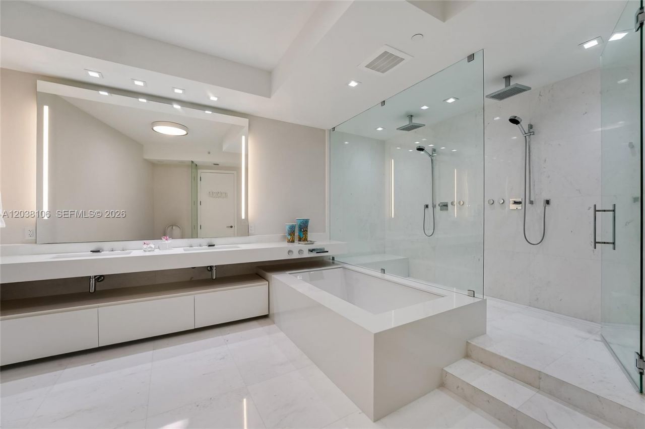 18555 Collins Ave, Unit 3301, Sunny Isles Beach, FL 33160 Photo