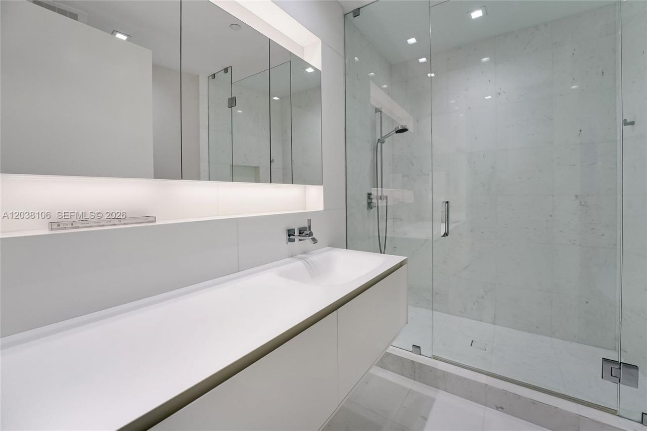 18555 Collins Ave, Unit 3301, Sunny Isles Beach, FL 33160 Photo