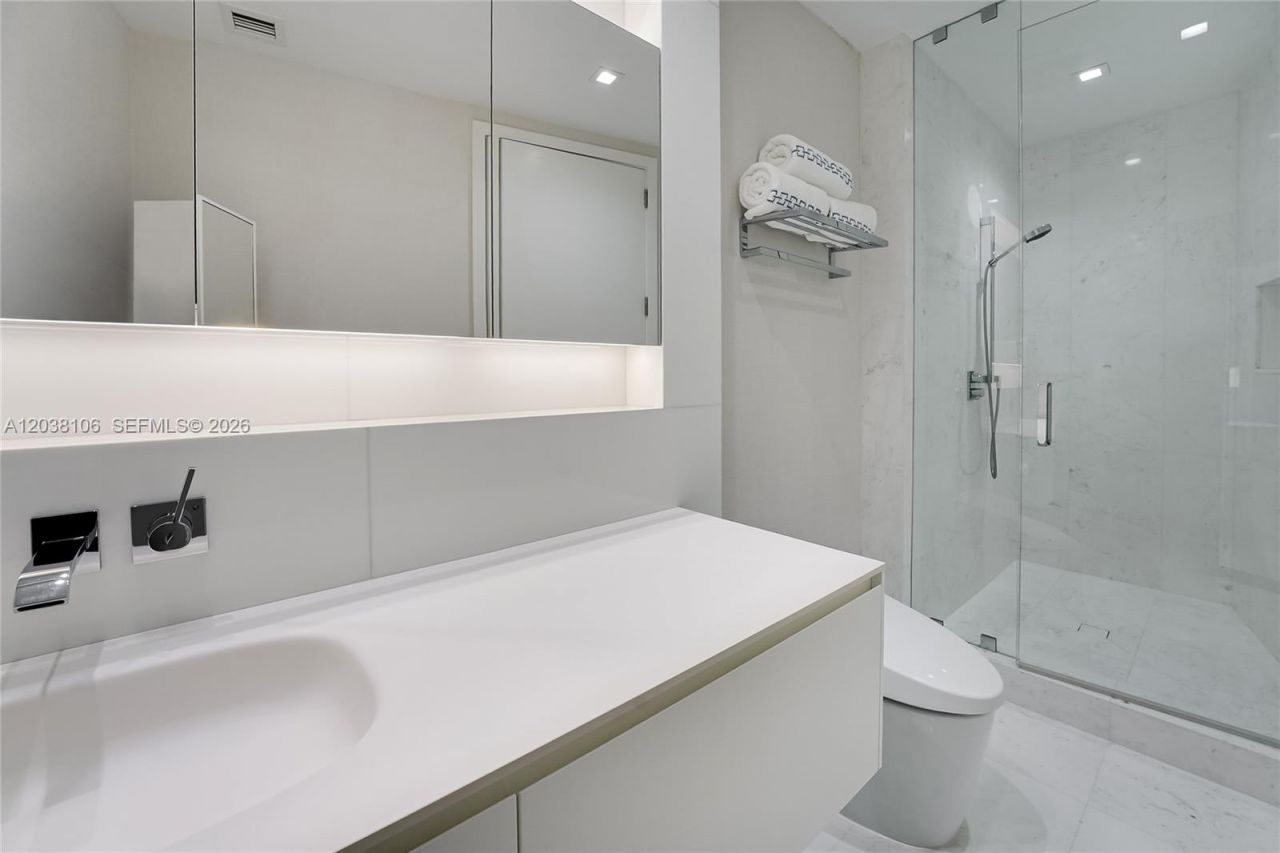 18555 Collins Ave, Unit 3301, Sunny Isles Beach, FL 33160 Photo