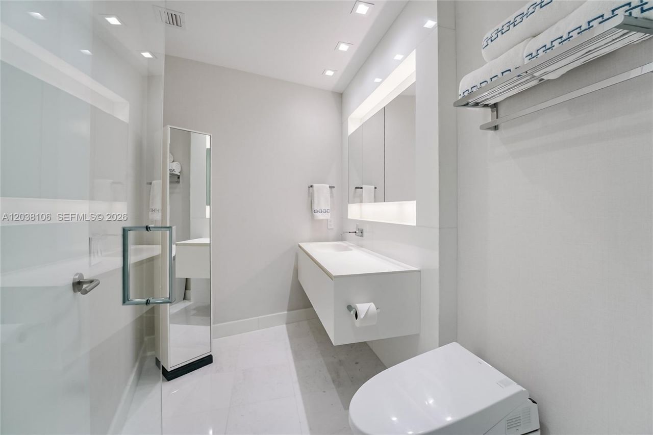 18555 Collins Ave, Unit 3301, Sunny Isles Beach, FL 33160 Photo