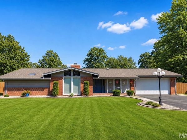 1504 Papillon Drive, St Louis, MO 63146
