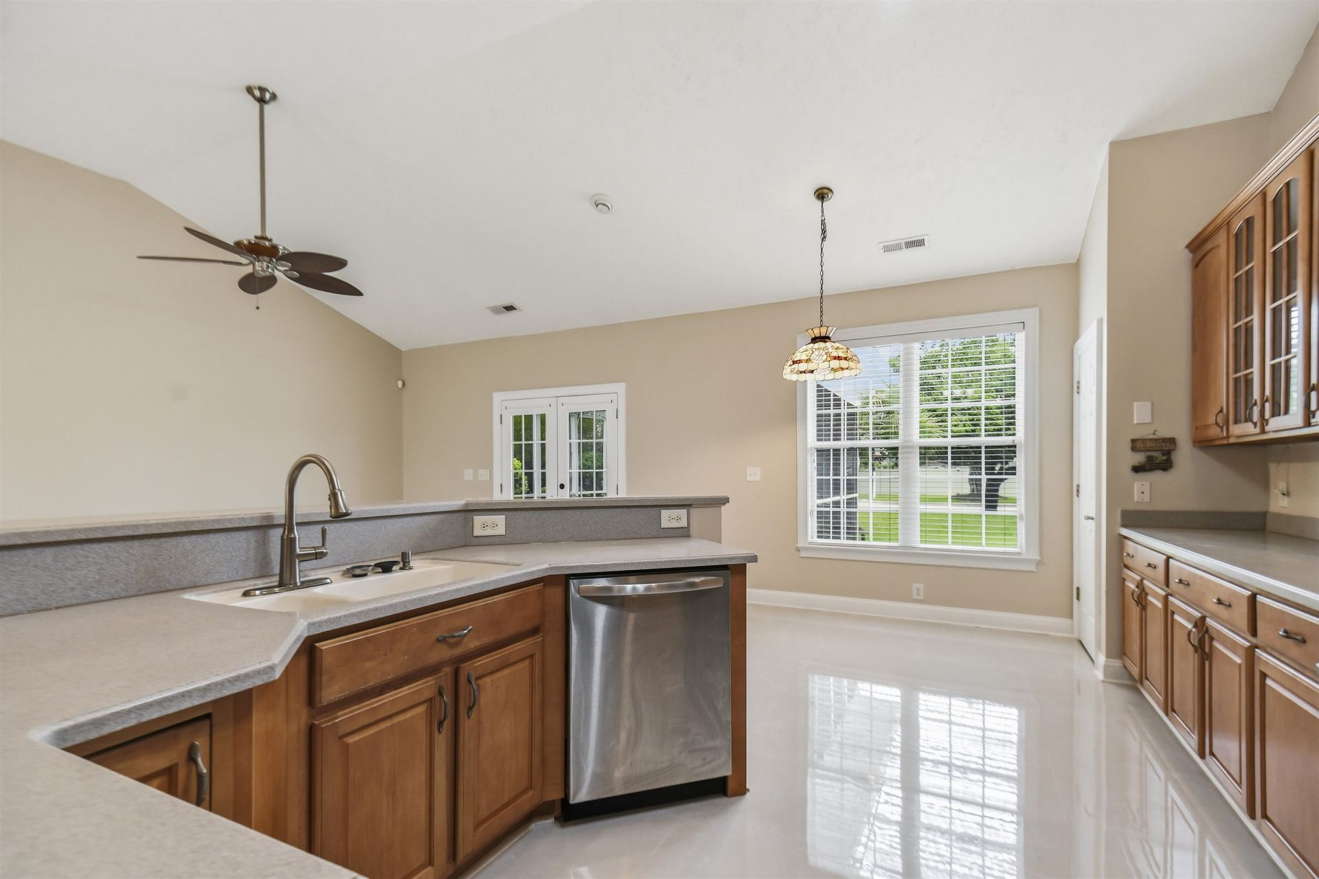 3600 Kingsley Dr. Photo 4