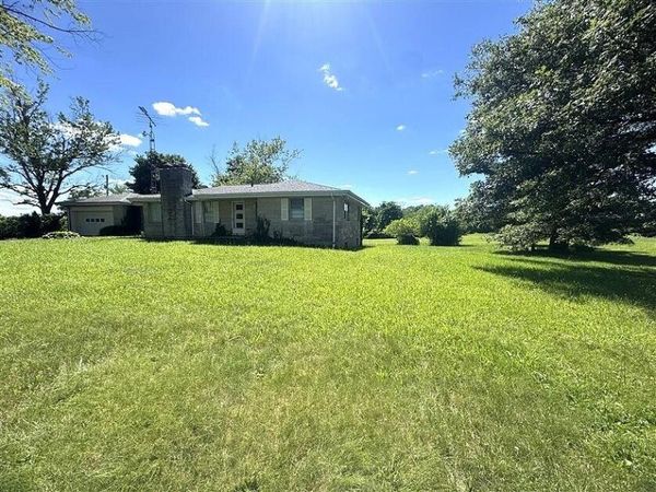10528 N State Road 227 , Fountain City, IN 47341