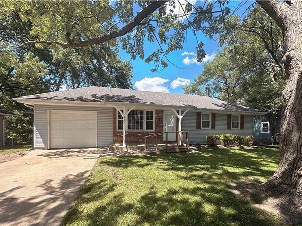310 Glendana Street, Lee's Summit, MO 64081