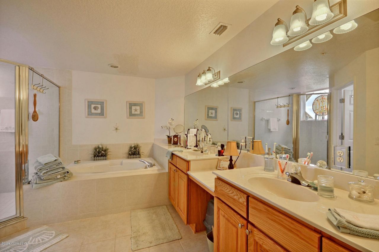 130 Warsteiner Way , Unit 204, Melbourne Beach, FL 32951 Photo
