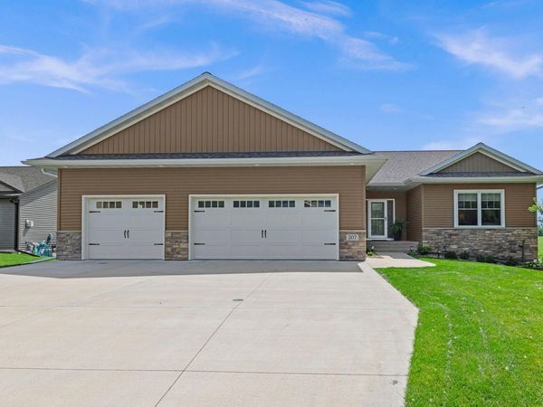 207 Bouldercrest Avenue NE, Owatonna, MN 55060