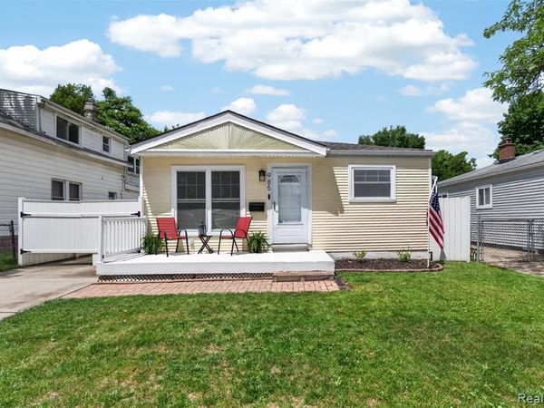 985 E Jarvis Avenue, Hazel Park, MI 48030