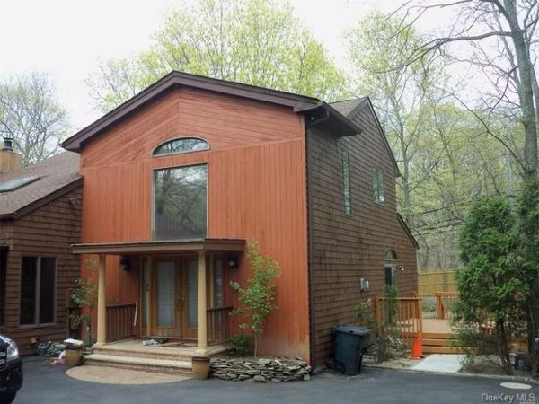 1 Brothers Court , Dix Hills, NY 11746