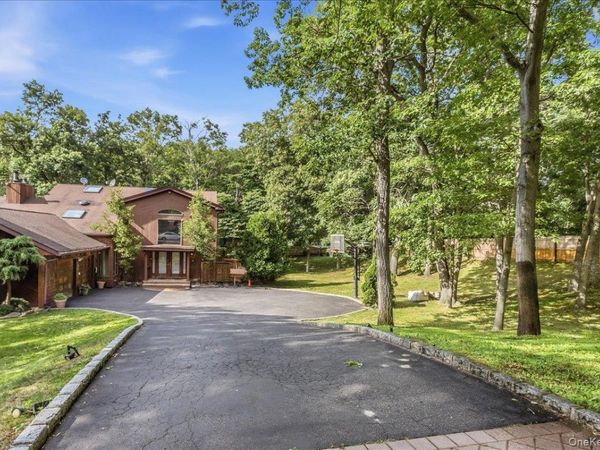 1 Brothers Court , Dix Hills, NY 11746