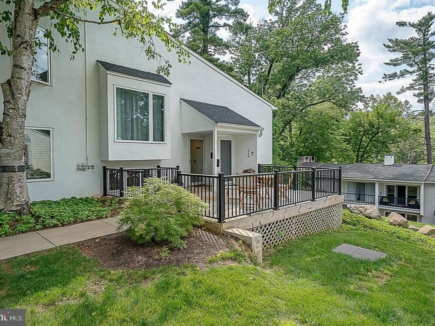 209 E Chelsea Circle, Newtown Square, PA 19073 Main Photo