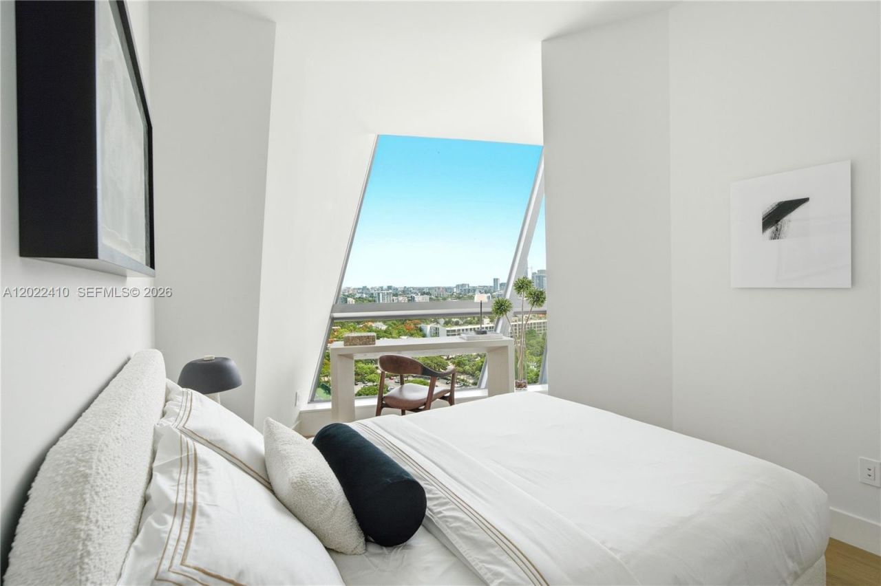 175 SE 25th Rd , Unit 1604, Miami, FL 33129 Photo