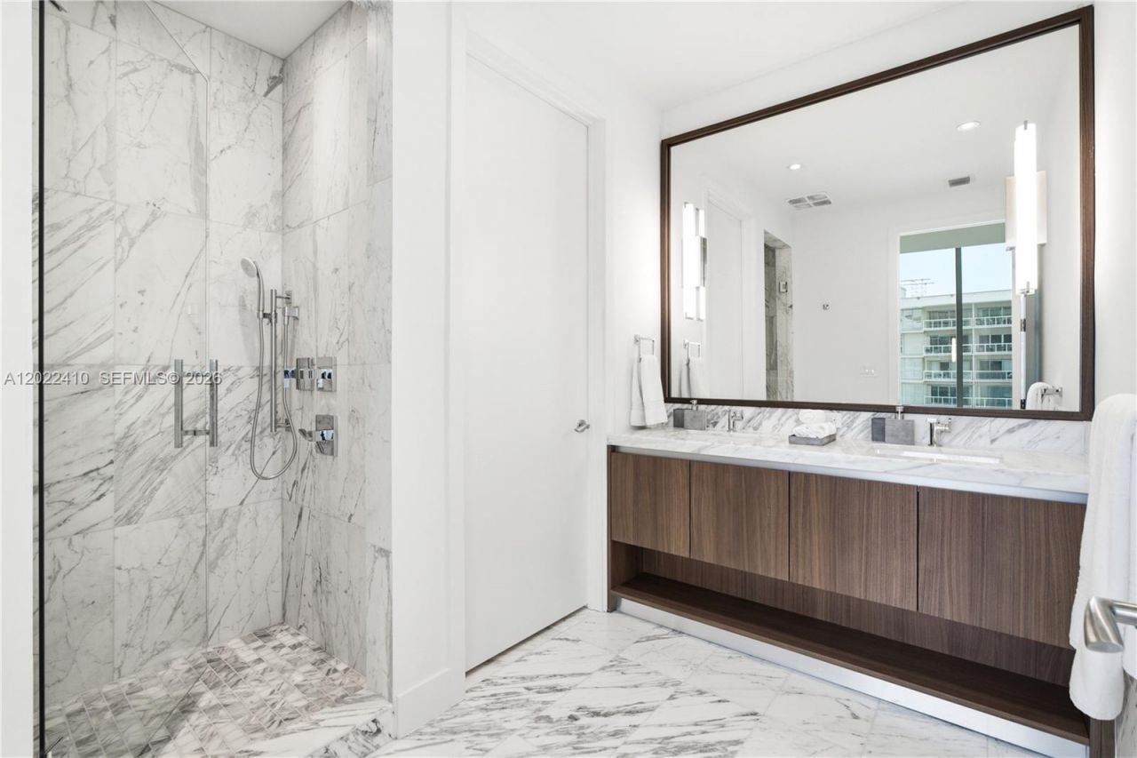 175 SE 25th Rd , Unit 1604, Miami, FL 33129 Photo
