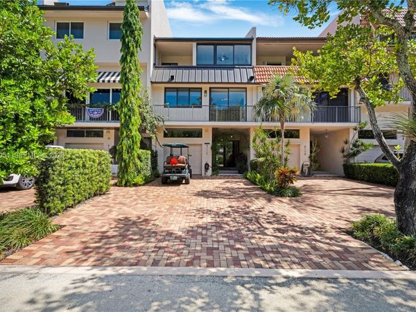 6112 Paradise Point Dr, Palmetto Bay, FL 33157