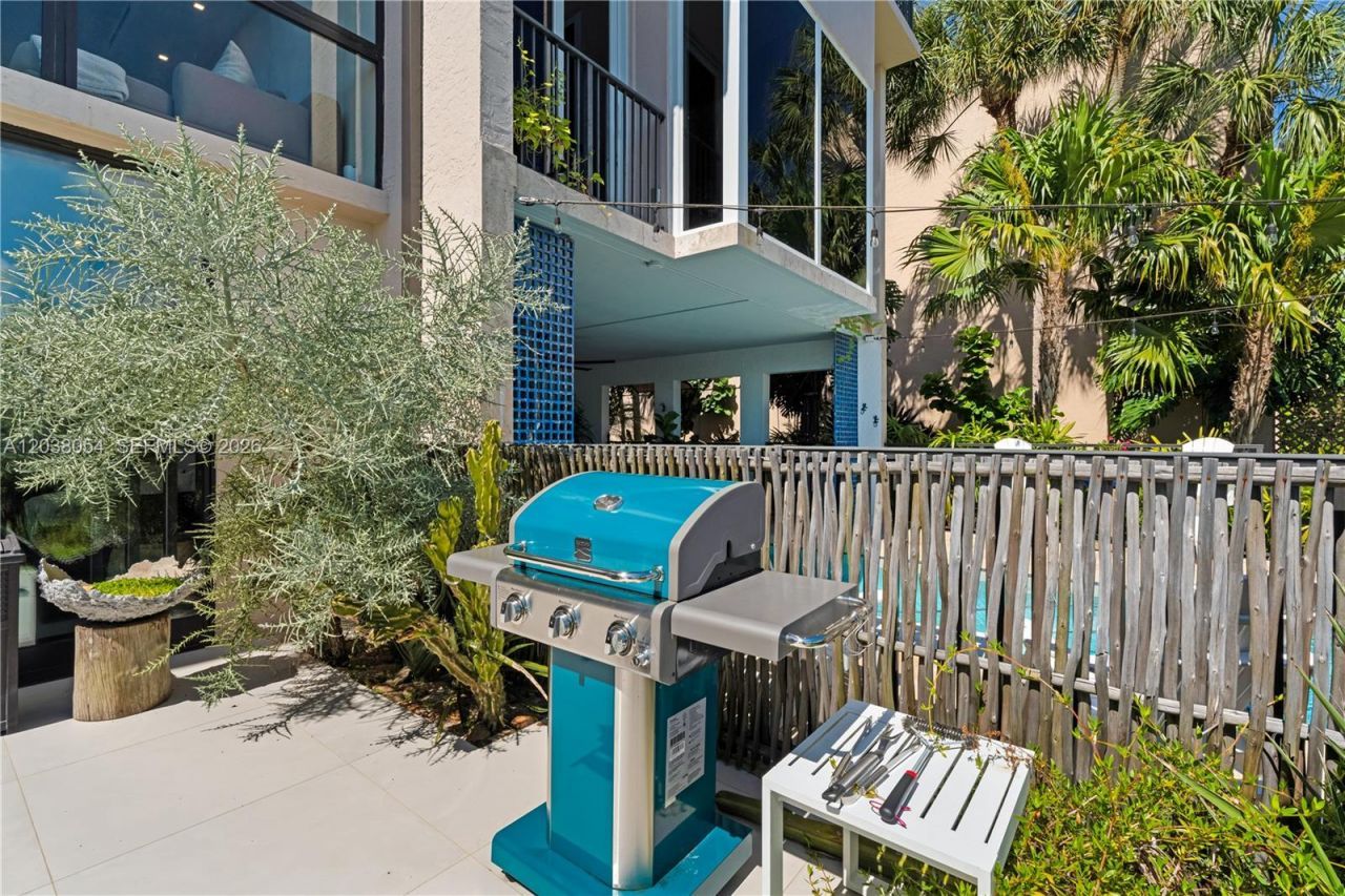 6112 Paradise Point Dr, Palmetto Bay, FL 33157 Photo