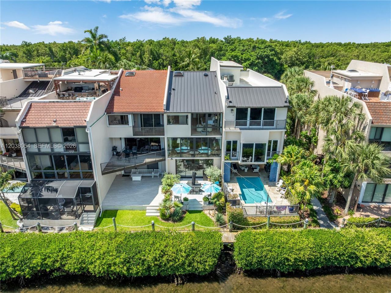 6112 Paradise Point Dr, Palmetto Bay, FL 33157 Photo