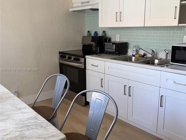 1635 Dewey St , Unit B, Hollywood, FL 33020
