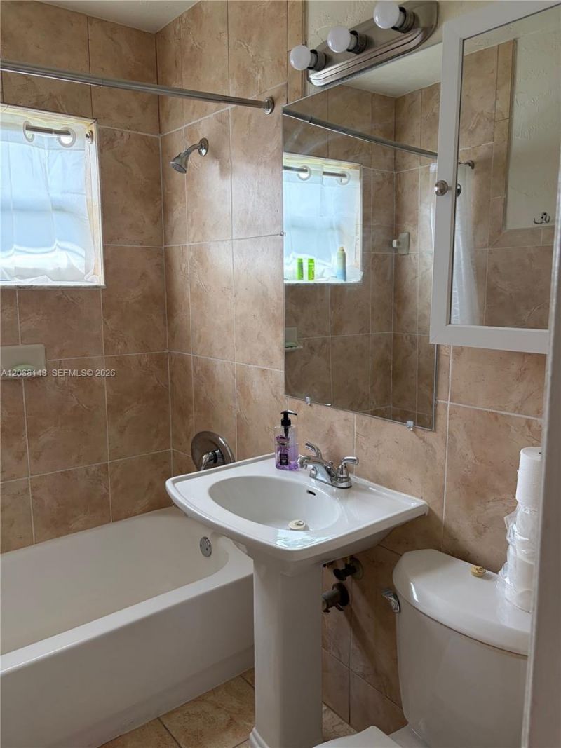 1635 Dewey St, Unit B, Hollywood, FL 33020 Photo