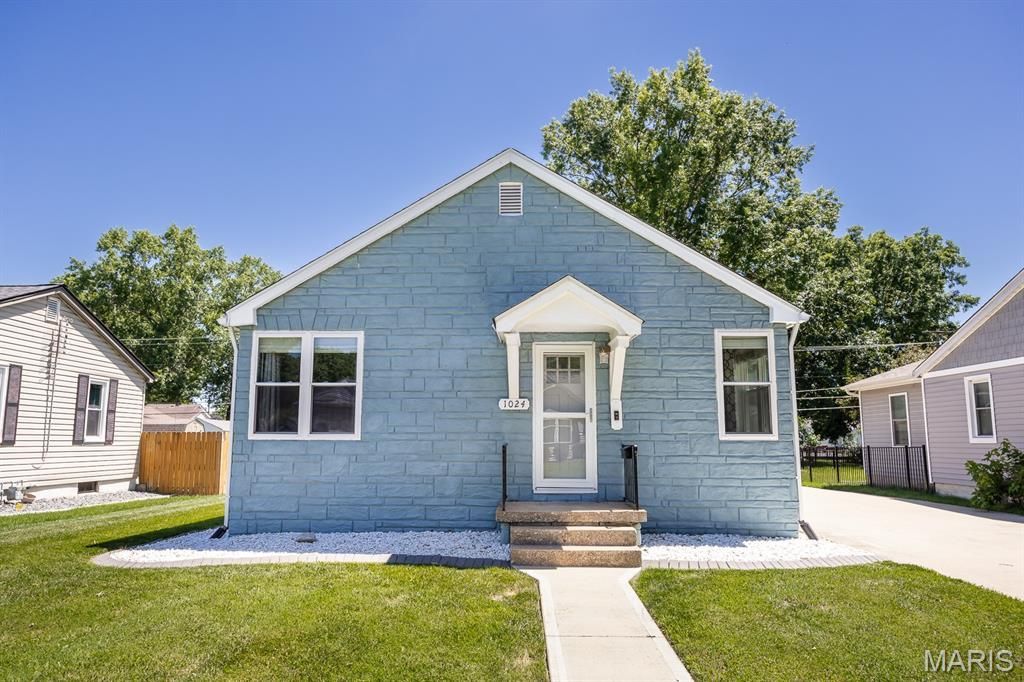 1024 W Madison Street , Mascoutah, IL 62258 Main Photo