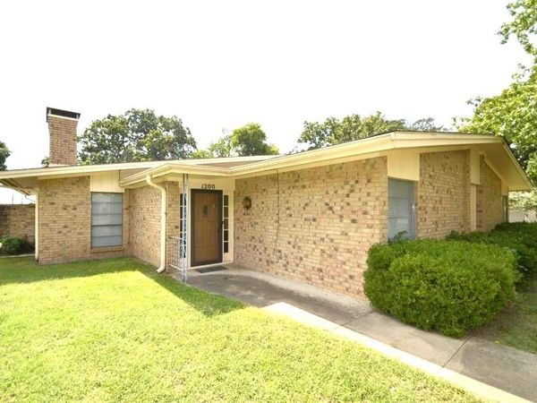 1200 W Munson Street , Denison, TX 75020