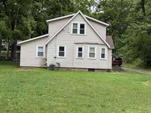 1615 Gilletts Lake Road, Jackson, MI 49201