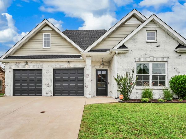 717 Valencia Dr, Clarksville, TN 37043