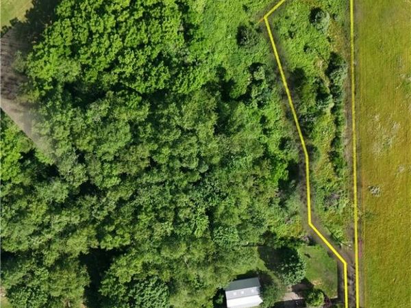 Fort Laurens Road , Bolivar, OH 44612
