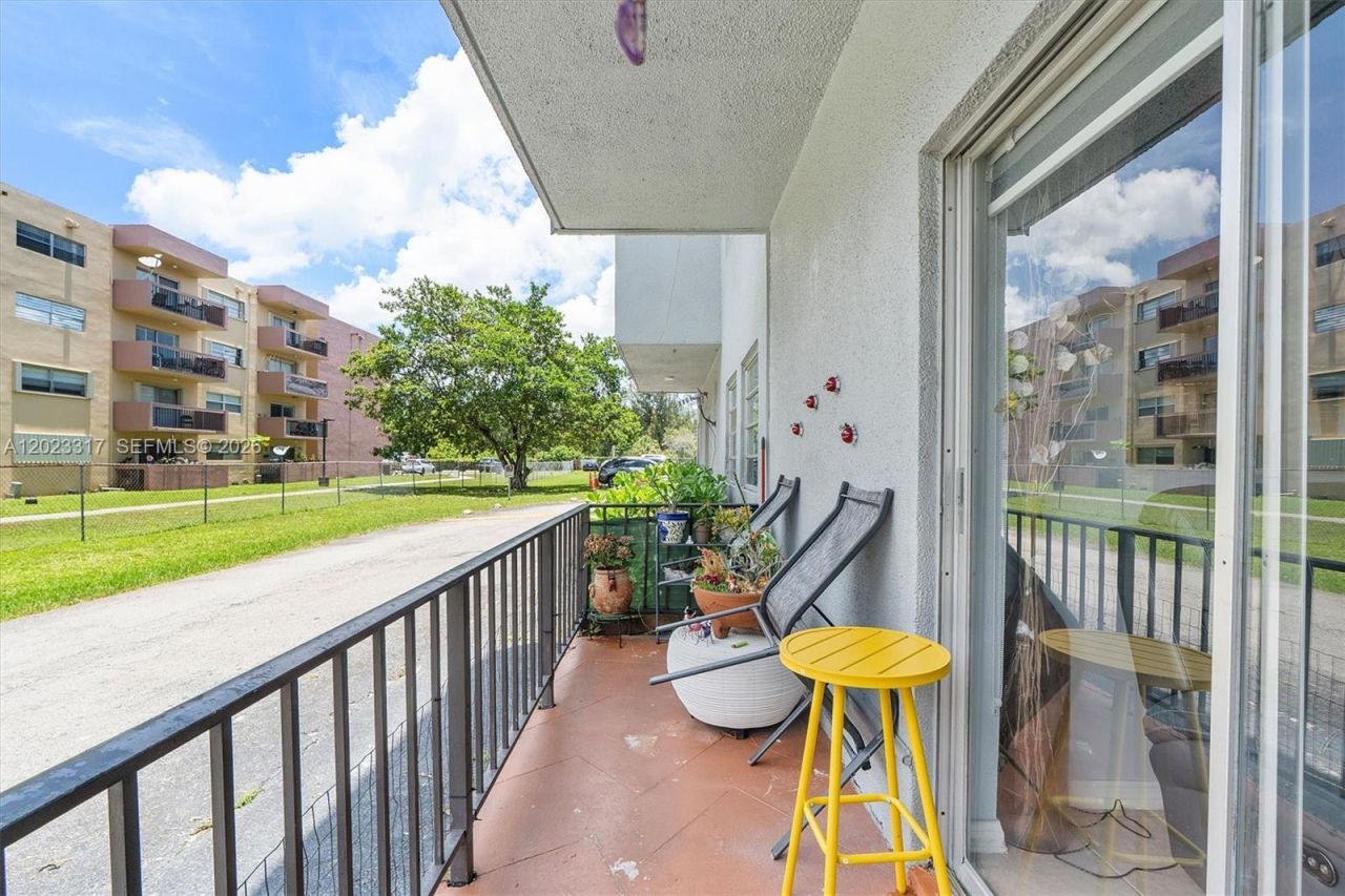 399 NW 72nd Ave, Unit 104, Miami, FL 33126 Photo