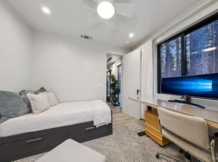 1110 Charles Avenue, South Lake Tahoe, CA 96150 Photo