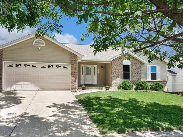 20 Silverdale Court, St Charles, MO 63303