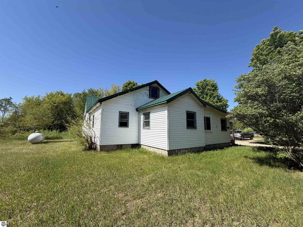 9359 Valley Road, Nw, Rapid City, MI 49676