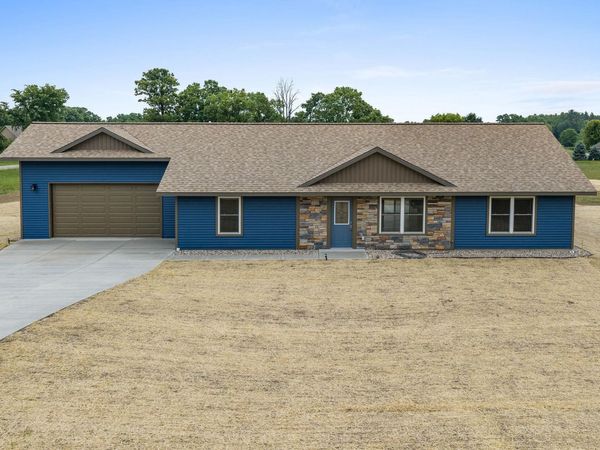 1123 S Gale Lane, Wisconsin Dells, WI 53965