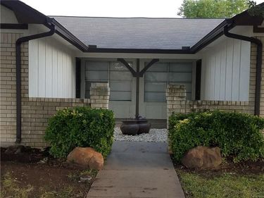 6919 W Cleburne Road, Fort Worth, TX 76133