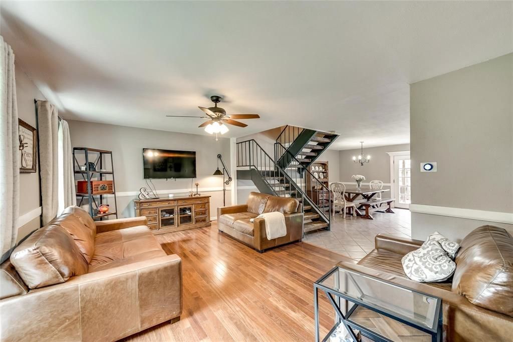426 Westview Terrace, Arlington, TX 76013 Main Photo