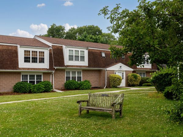 9 Pleasant Park Avenue, Unit APT 2I, Hyannis, MA 02601
